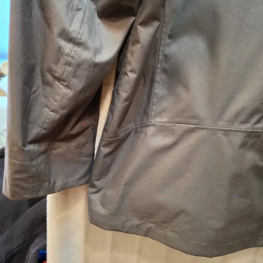 [BUNJANG] Adidas ClimaProof Khaki Hooded Windbreaker Jacket / 아디다스 clima proof 카키색 후드 바람막이 점퍼