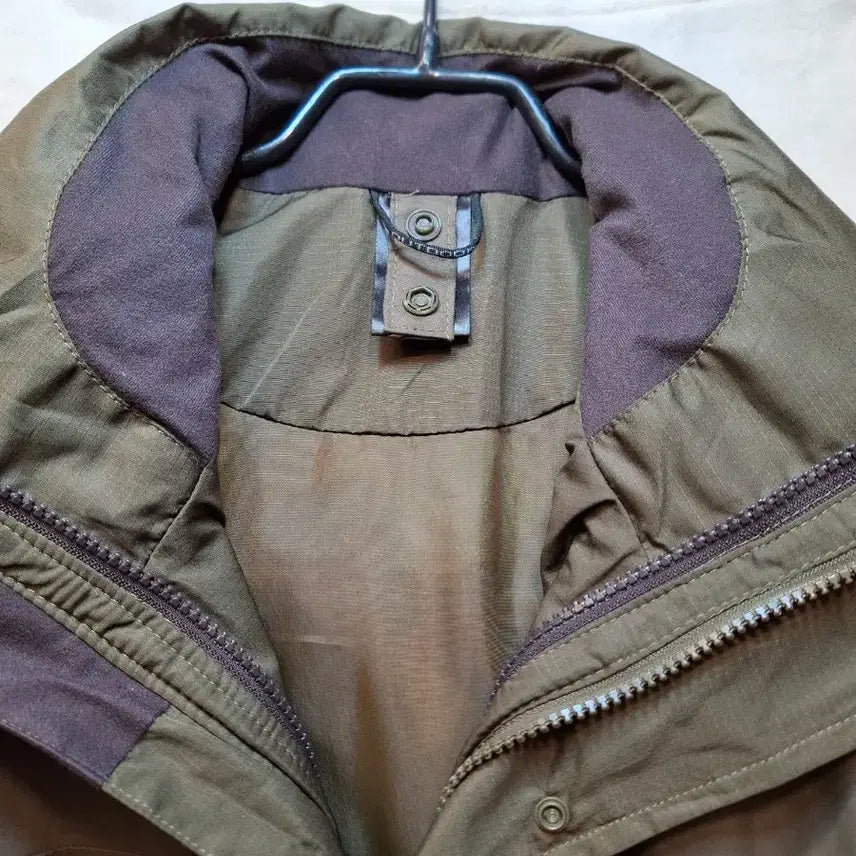 [BUNJANG] Adidas ClimaProof Khaki Hooded Windbreaker Jacket / 아디다스 clima proof 카키색 후드 바람막이 점퍼