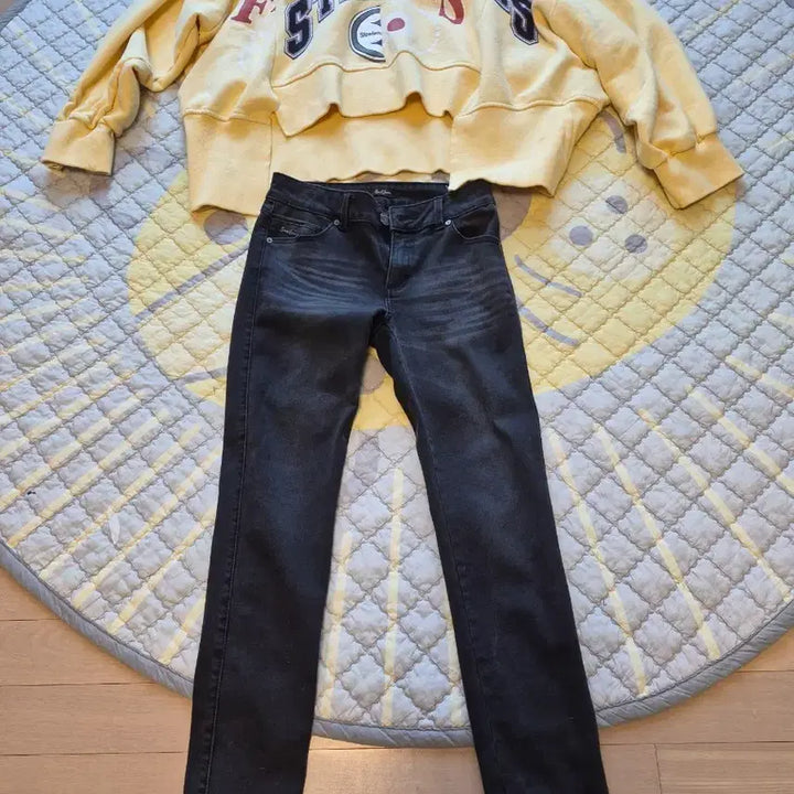 [BUNJANG] Pittsburgh Steelers Yellow Sweatshirt and Black Denim Set / Pittsburgh Steelers 옐로우 맨투맨 + 블랙 데님(새상품)