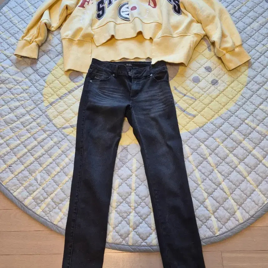 [BUNJANG] Pittsburgh Steelers Yellow Sweatshirt and Black Denim Set / Pittsburgh Steelers 옐로우 맨투맨 + 블랙 데님(새상품)