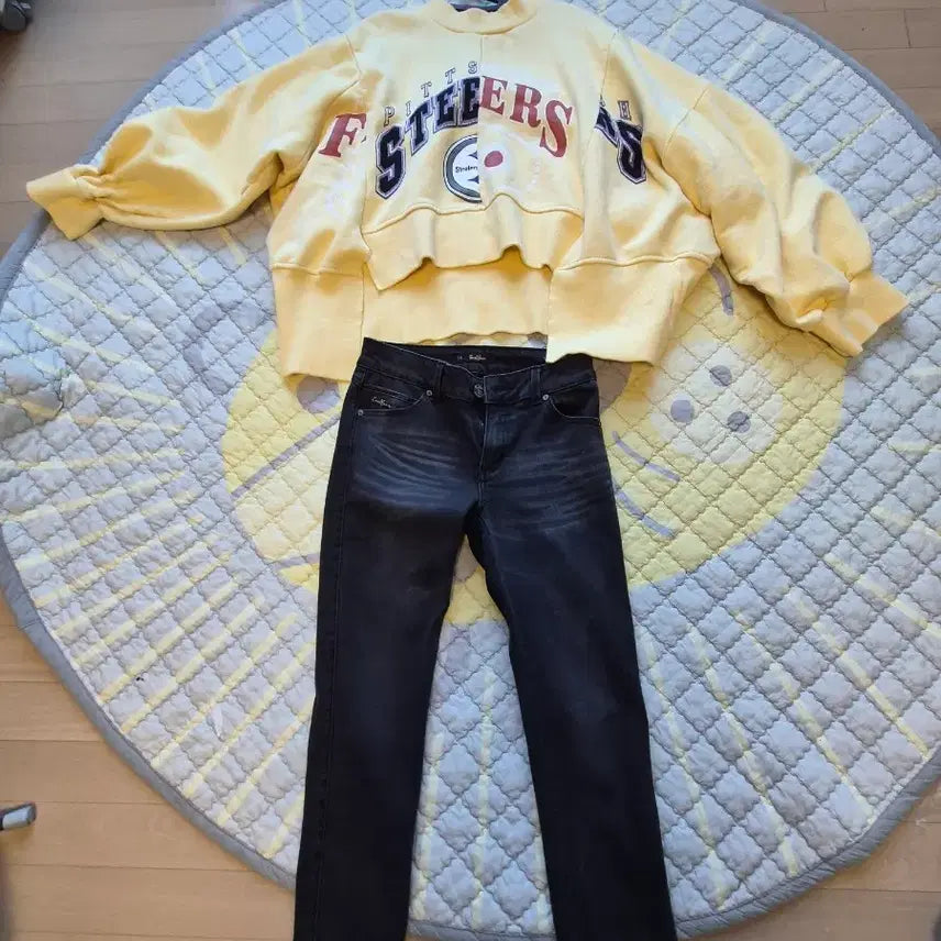 [BUNJANG] Pittsburgh Steelers Yellow Sweatshirt and Black Denim Set / Pittsburgh Steelers 옐로우 맨투맨 + 블랙 데님(새상품)