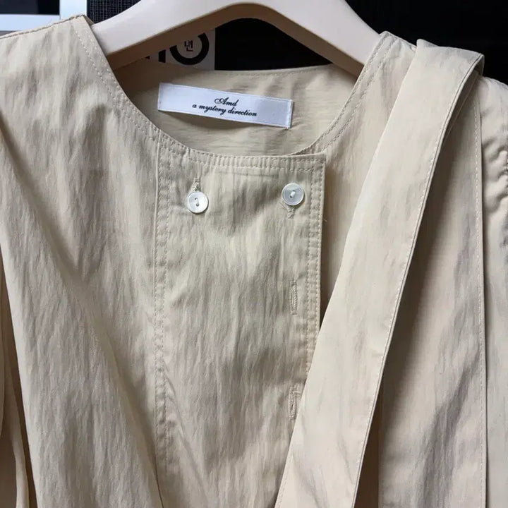 [BUNJANG] Mystery Direction Puff Blouse (Light Beige) / 미스테리 디렉션 퍼프 블라우스(연베이지)