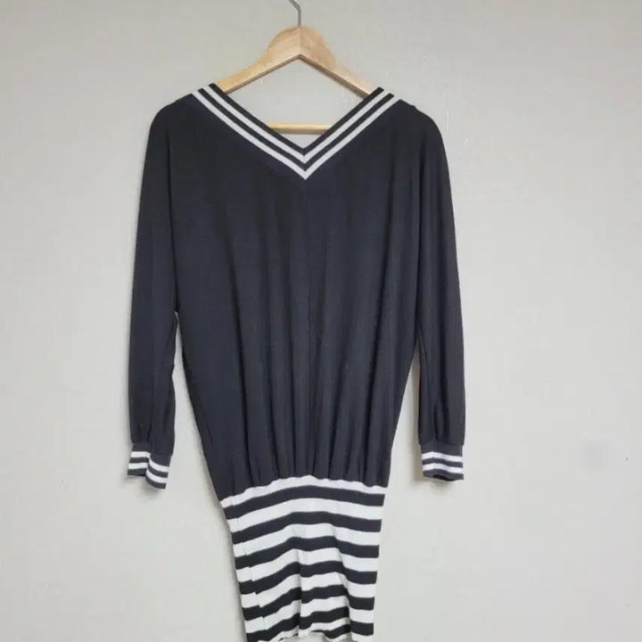 [BUNJANG] Egoist Stripe Long Knit Sweater / 에고이스트. 스트라이프 롱 니트 블랙.FREE
