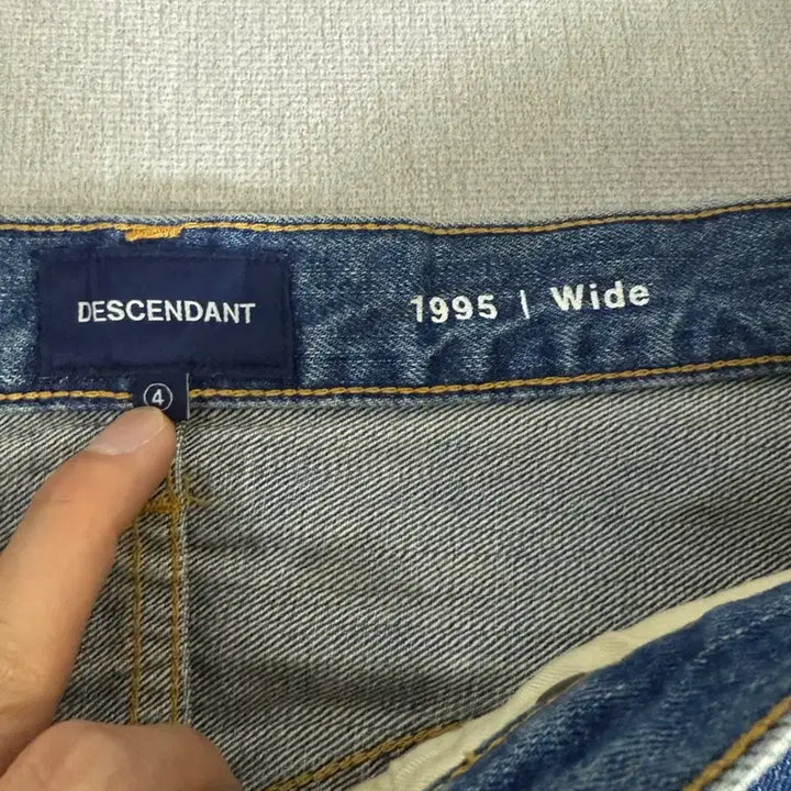 [BUNJANG] Descendant 1995 Denim Pants (Medium Blue) - Size 4 / 디센던트 25fw 1995 데님 팬츠 4사이즈 중청