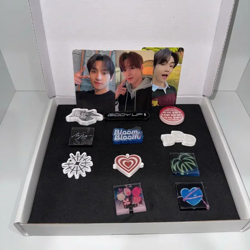 [BUNJANG] The Boyz The Azit Goods Bundle Set / 더보이즈 더아지트 굿즈 일괄 (뱃지 세트 추가)