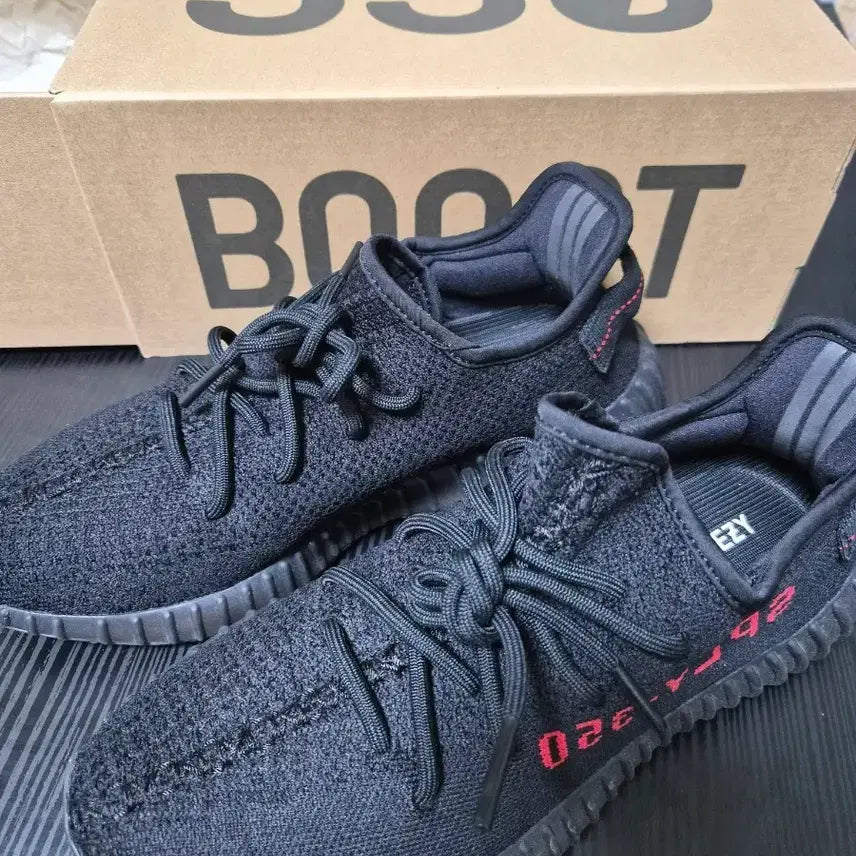 [BUNJANG] Adidas Yeezy 350 V2 Black Red Sneakers / 아디다스 이지 350 V2 블랙 레드
