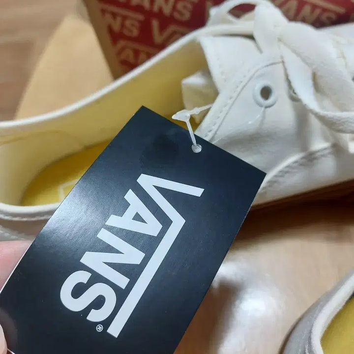 [BUNJANG] Vans Authentic Marshmallow/Gum Sneakers / 반스 어센틱