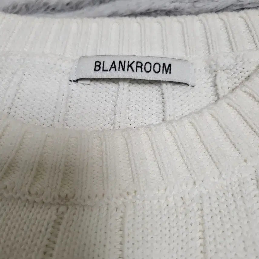 [BUNJANG] BLANKROOM Ivory Cable Knit Sweater / BLANKROOM 아이보리 케이블 니트 1사이즈