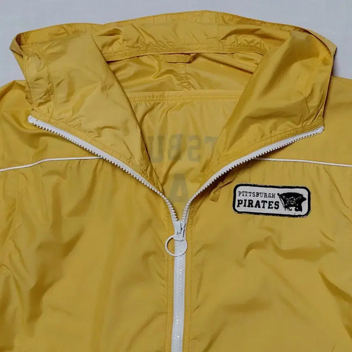 [BUNJANG] Uniqlo x MLB Pittsburgh Pirates Windbreaker (2007 Archive) / [S] 유니클로 x MLB 피츠버그 파이리츠 바람막이 (2007 아카이브