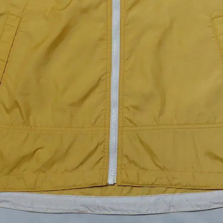 [BUNJANG] Uniqlo x MLB Pittsburgh Pirates Windbreaker (2007 Archive) / [S] 유니클로 x MLB 피츠버그 파이리츠 바람막이 (2007 아카이브