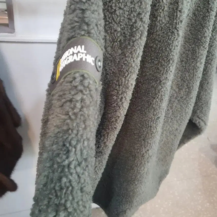 [BUNJANG] National Geographic Fleece Jacket Khaki / 내셔널지오그래픽 뽀글이 플리스 자켓 카키