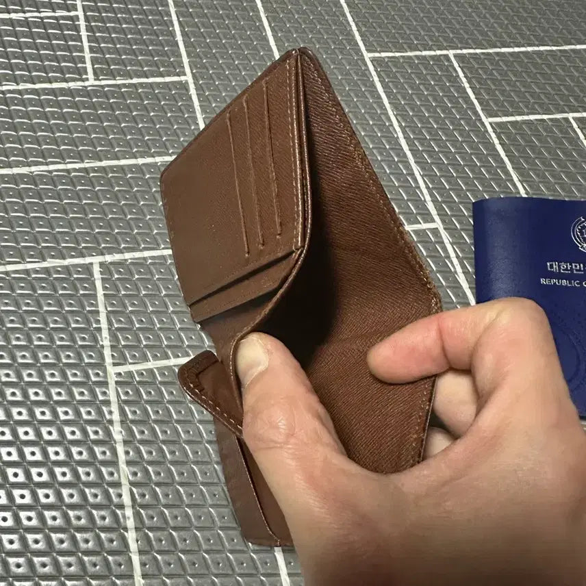 [BUNJANG] Louis Vuitton Monogram Bi-fold Wallet / 루이비통 반지갑