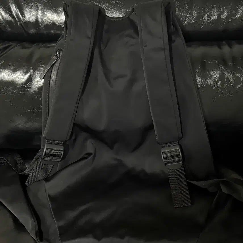 [BUNJANG] Y-3 Yohji Yamamoto Side Zip Backpack Black / [Y-3 요지야마모토] 사이드 지퍼 백팩 블랙