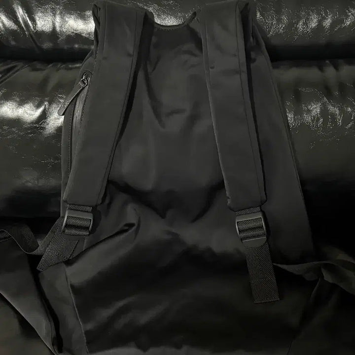 [BUNJANG] Y-3 Yohji Yamamoto Side Zip Backpack Black / [Y-3 요지야마모토] 사이드 지퍼 백팩 블랙