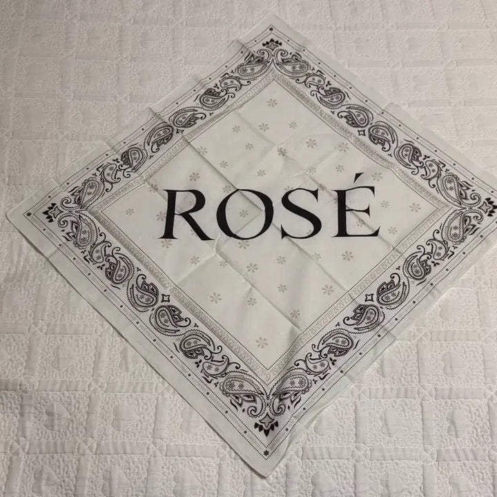 [BUNJANG] OiOi Blackpink Rosé Bandana Scarf / 오아이오아이 블랙핑크 로제 Rose 반다나 스카프