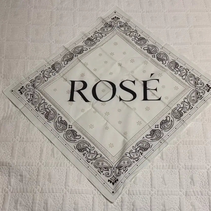 [BUNJANG] OiOi Blackpink Rosé Bandana Scarf / 오아이오아이 블랙핑크 로제 Rose 반다나 스카프