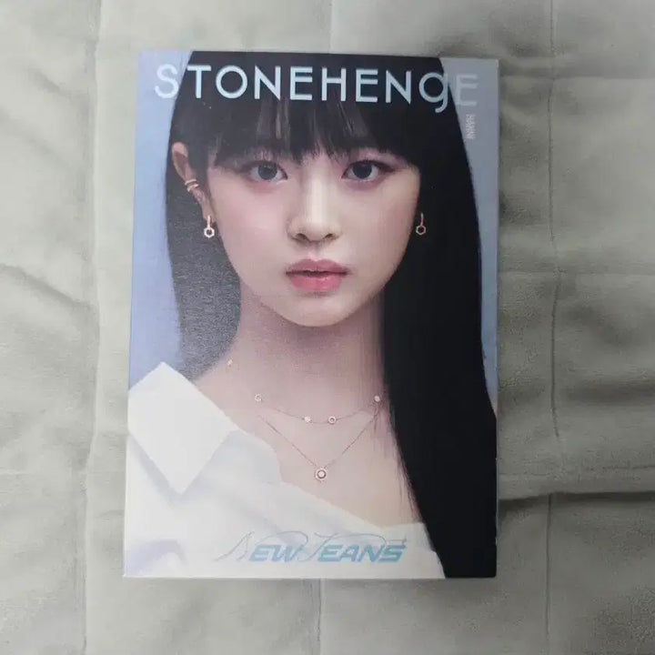 [BUNJANG] NewJeans Stone Henge Pamphlet / 뉴진스 스톤헨지 굿즈 팜플렛