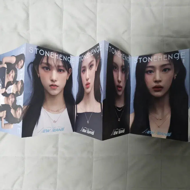 [BUNJANG] NewJeans Stone Henge Pamphlet / 뉴진스 스톤헨지 굿즈 팜플렛