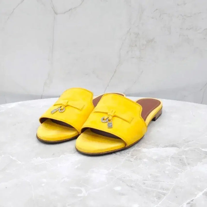 [BUNJANG] Loro Piana Yellow Charms Summer Walk Suede Mules Slippers Size 36.5 / 36.5 / 로로피아나 옐로우 참스 썸머워크 스웨이드 뮬 슬리퍼