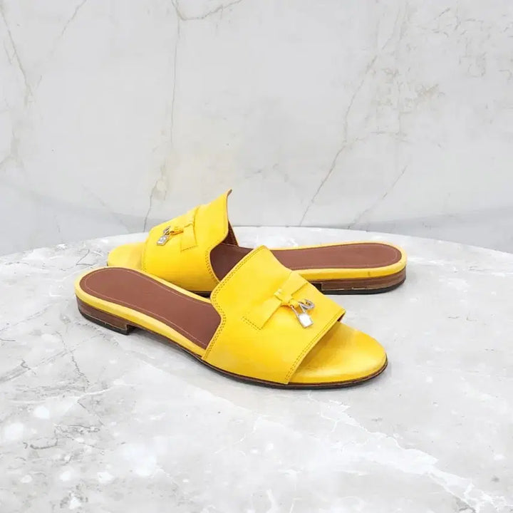 [BUNJANG] Loro Piana Yellow Charms Summer Walk Suede Mules Slippers Size 36.5 / 36.5 / 로로피아나 옐로우 참스 썸머워크 스웨이드 뮬 슬리퍼