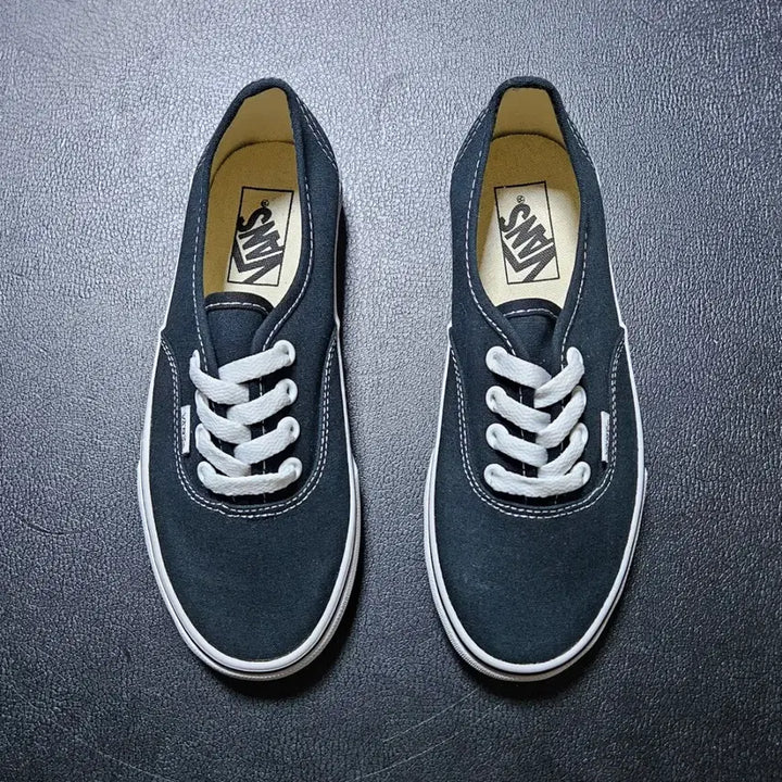 [BUNJANG] Vans Authentic Black Old Model (230mm) / 230 반스 어센틱 블랙 구형 새제품