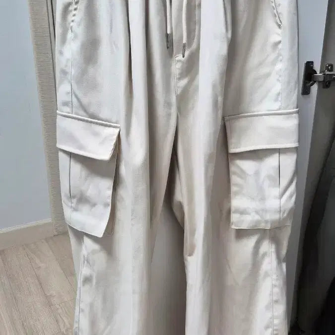 [BUNJANG] Not For Nought Wide Cargo Slacks (Cream + Black, M Size) / 1+1) 낫포너드 와이드 카고 슬랙스 크림+블랙 M사이즈 새것