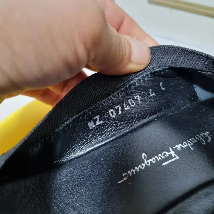 [BUNJANG] Ferragamo Vara Bow Flat Shoes Black 225 / 페라가모 바라 보우 플랫슈즈 블랙 225  새상품