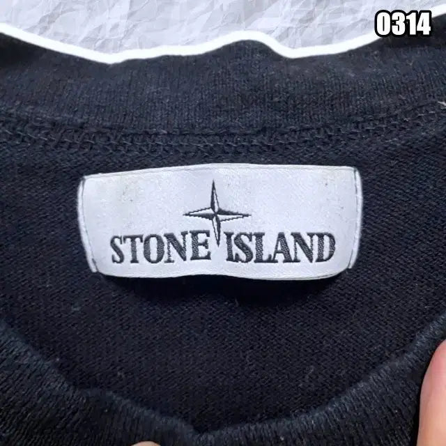 [BUNJANG] Stone Island Crew Neck Knit Sweatshirt / M 스톤아일랜드 블랙 색상 와펜 크루넥 니트 맨투맨