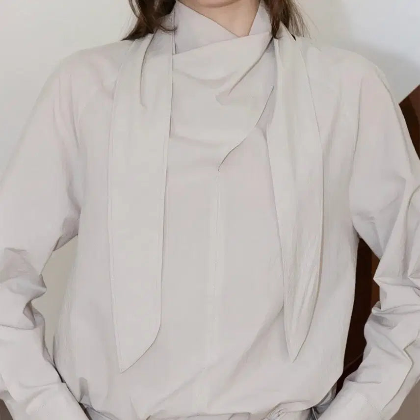 [SOLD OUT] [새상품] 루에브르 드레이프 넥 블라우스 (라이트 토프)