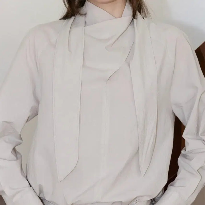[SOLD OUT] [새상품] 루에브르 드레이프 넥 블라우스 (라이트 토프)