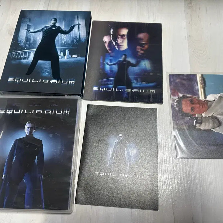 [BUNJANG] Equilibrium Lenticular First Edition Blu-ray (Type B) / [블루레이] 이퀼리브리엄 : 렌티큘러 초회한정판 - B 타입 블루버전