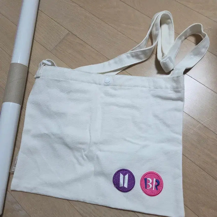 [BUNJANG] BTS x Baskin Robbins Tote Bag &amp; Bromide Bundle Set / 일괄) BTS 방탄 베스킨라빈스 토트백 에코백, 브로마이드 포스터 보라