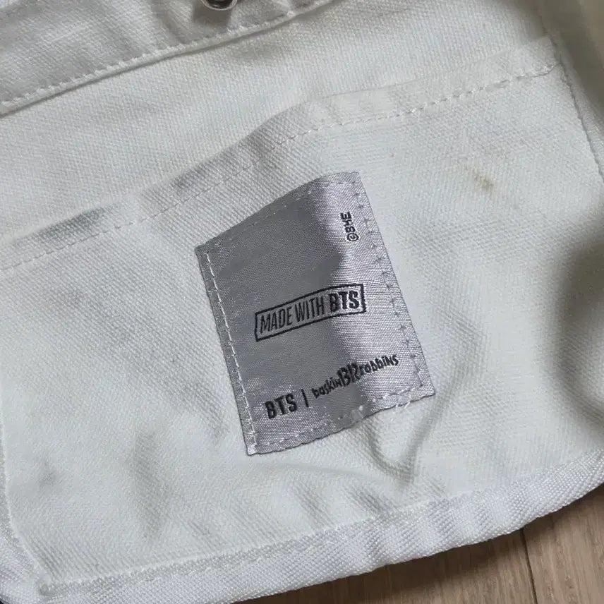 [BUNJANG] BTS x Baskin Robbins Tote Bag &amp; Bromide Bundle Set / 일괄) BTS 방탄 베스킨라빈스 토트백 에코백, 브로마이드 포스터 보라