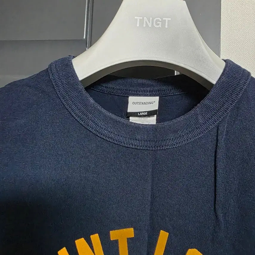 [BUNJANG] Outstanding Printed T-shirt (L Size) / 아웃스탠딩 프린팅 반팔티셔츠 L사이즈 2벌 팝니다
