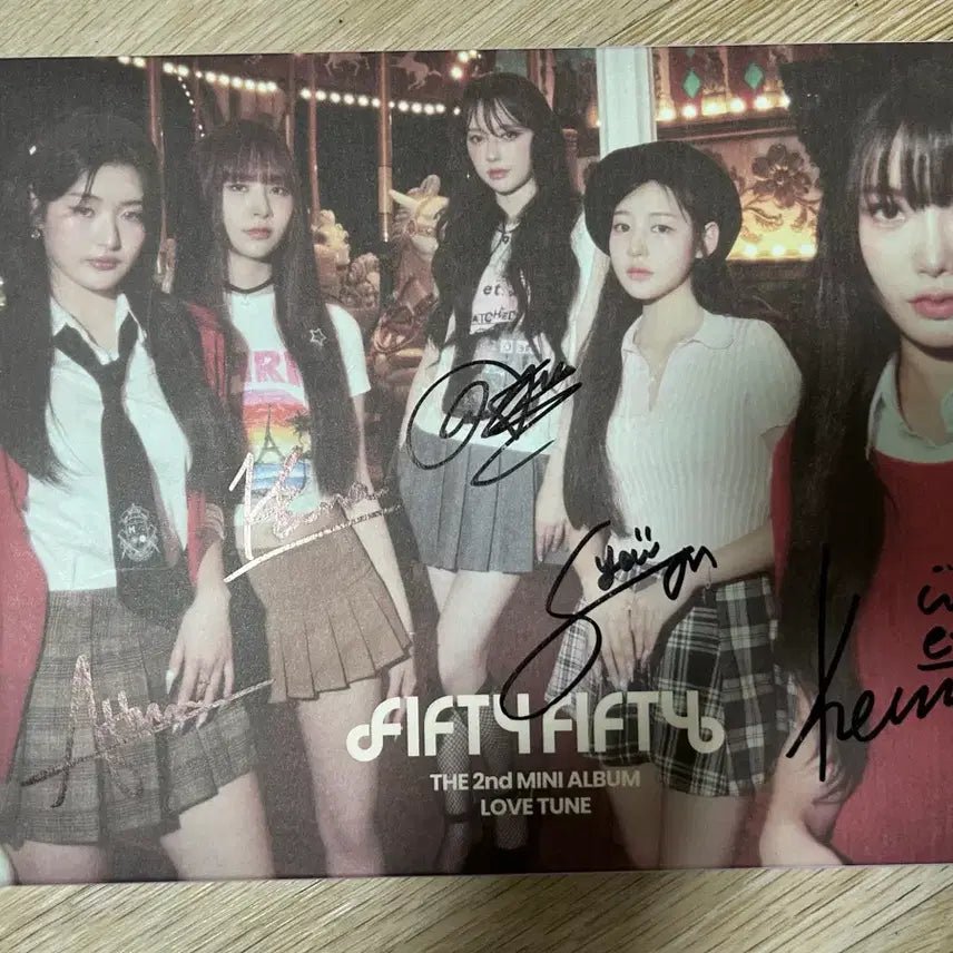 [BUNJANG] FIFTY FIFTY Love Tune Signed Album / FIFTY FIFTY Love Tune 사인 앨범