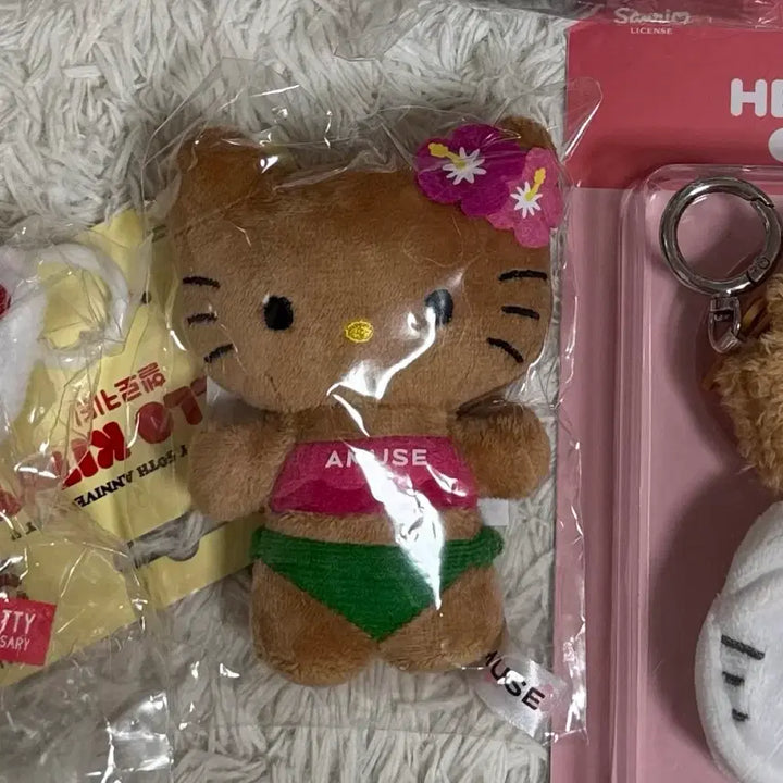 [SOLD OUT] 어뮤즈 태닝 키티 키링 콜라보