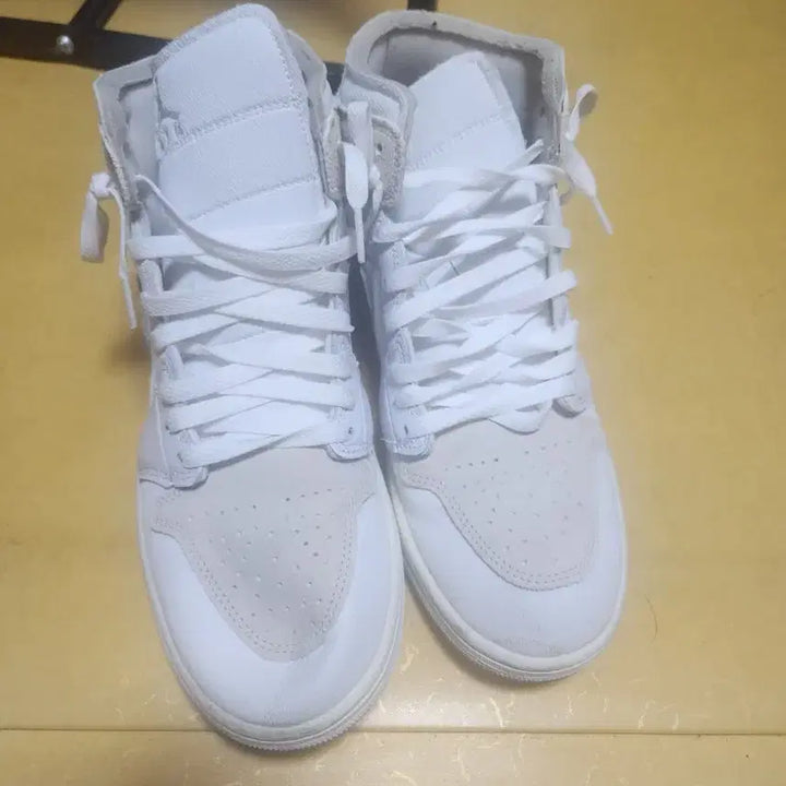 [BUNJANG] Nike Air Jordan 1 Mid SE Craft Sneakers / 나이키 에어 조던 1 미드 se 크래프트 화이트