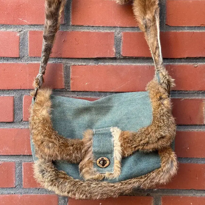 [BUNJANG] Denim Fur Trim Layered Crossbody Bag / 데님 퍼 트리밍 레이어드 크로스백