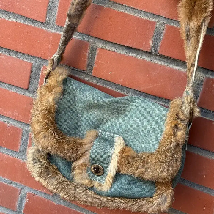 [BUNJANG] Denim Fur Trim Layered Crossbody Bag / 데님 퍼 트리밍 레이어드 크로스백