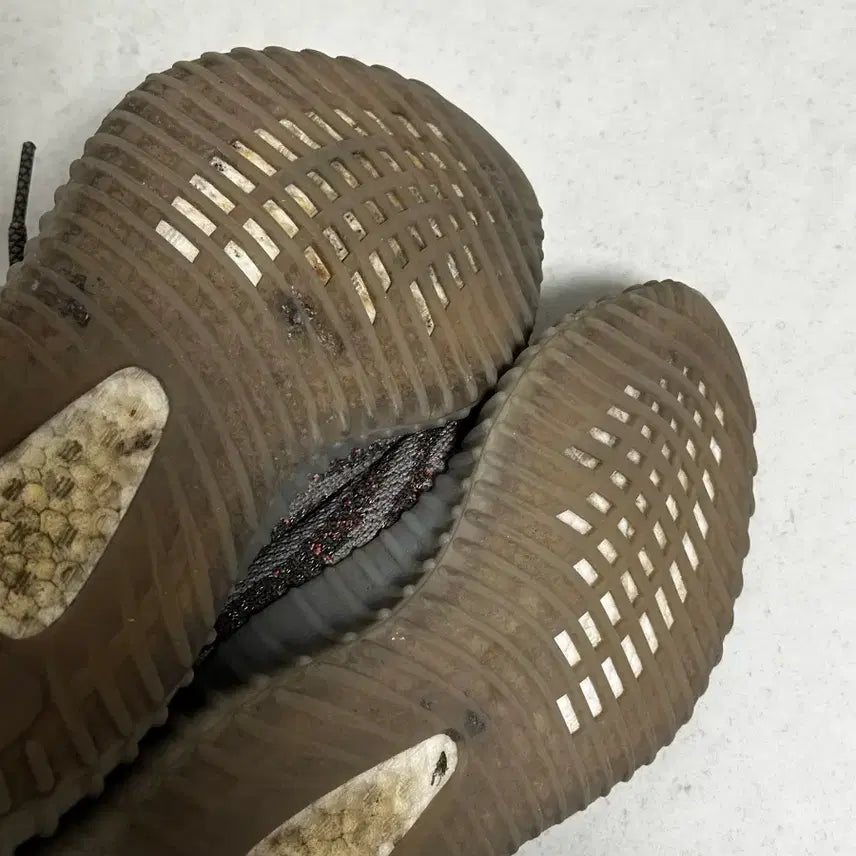 [BUNJANG] Adidas Yeezy Boost 350 V2 Beluga Sneakers / 아디다스 이지부스트 350 V2 벨루가 260