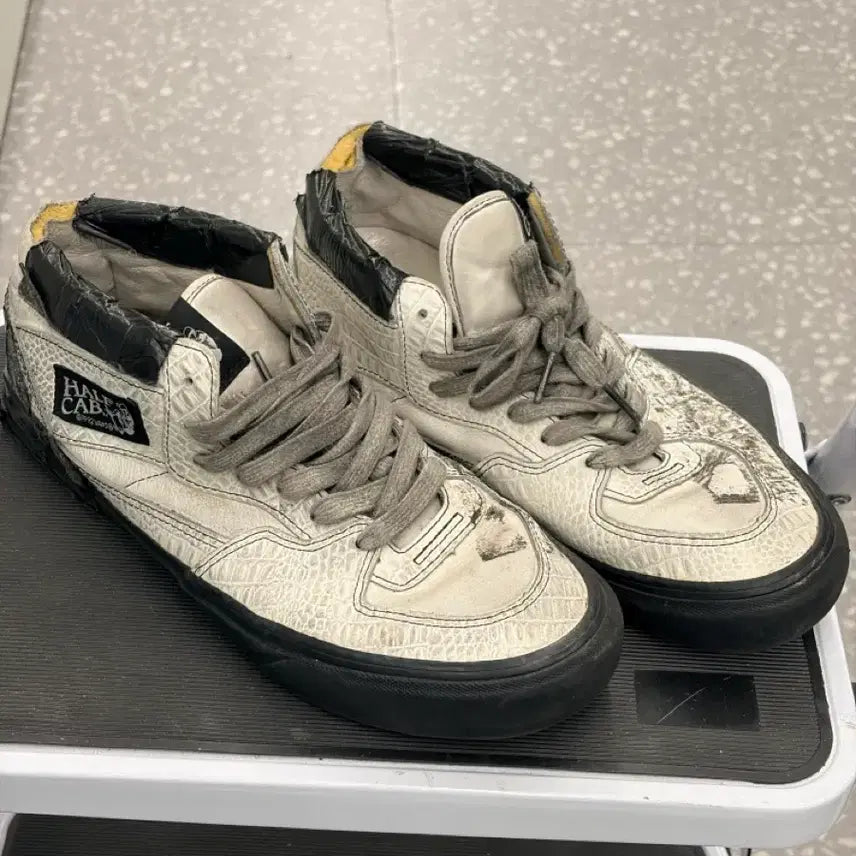 [BUNJANG] Vans Vault Half Cab LX Luxe Duct Marshmallow Sneakers / 반스 볼트 하프캡 럭스 덕트 마시멜로 280