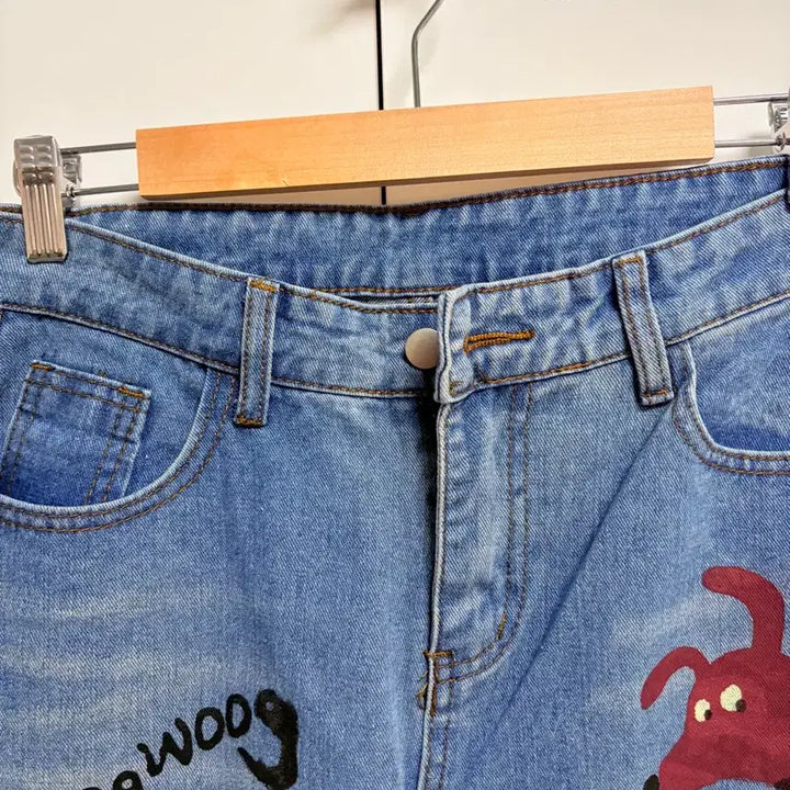 [BUNJANG] Denim Jeans with Character Print / 청바지