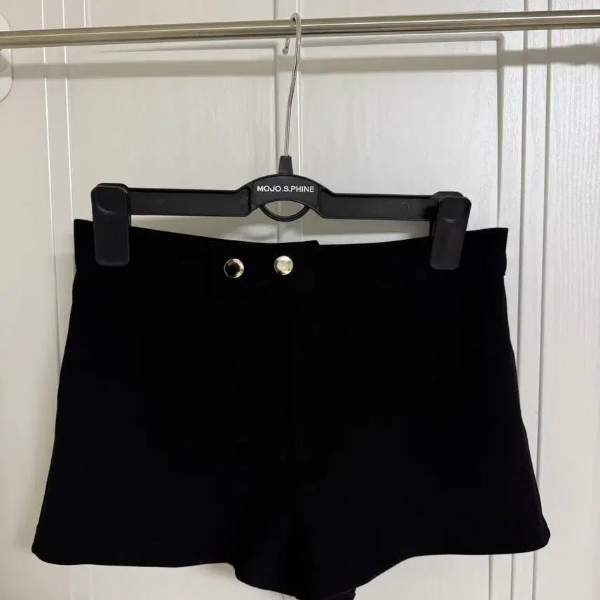 [BUNJANG] Black Two-Button Hot Pants Shorts - S / 검정반바지 블랙 숏팬츠 투버튼 핫팬츠 S