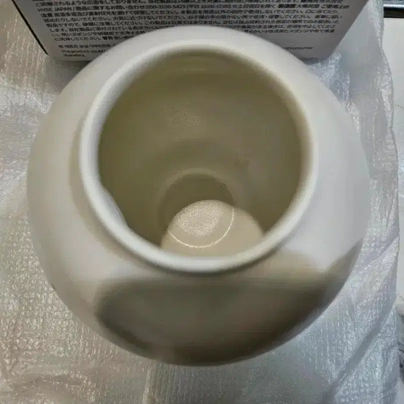 [BUNJANG] BTS White Porcelain Moon Jar Miniature / 새상품) 방탄소년단 백자 달항아리 미니어처 판매합니다