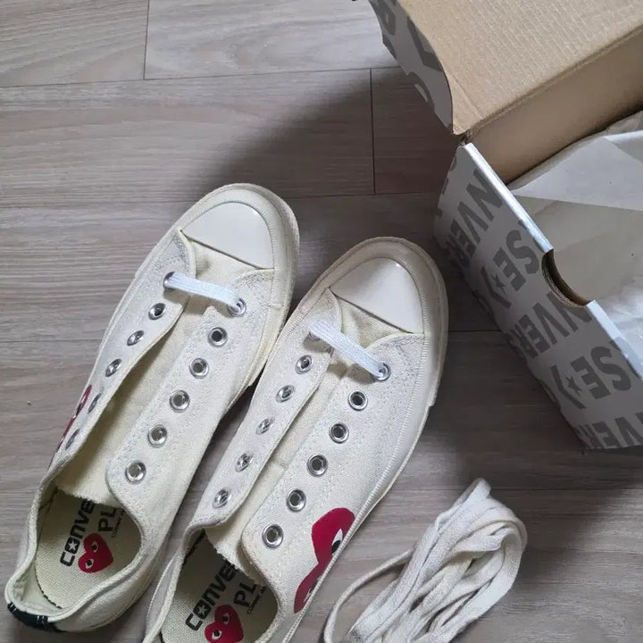 [BUNJANG] Converse x Comme des Garcons Chuck 70 Low White Sneakers / 컨버스 x 플레이 꼼데가르송 척 70 로우 화이트 245mm