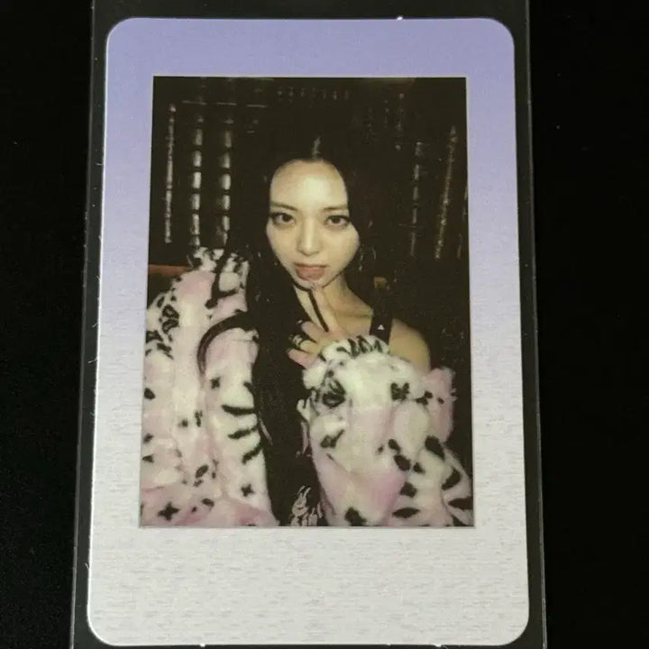 [BUNJANG] ITZY Yuna Crazy in Love POB Photocard / 있지 유나 크레이지 인 러브 신나라 특전 포토카드 itzy yuna