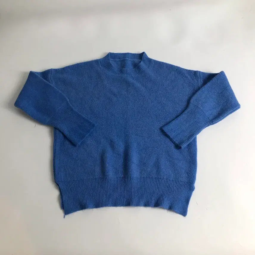 [BUNJANG] Blue Round Neck Knit Sweater / 블루 라운드넥 니트 스웨터