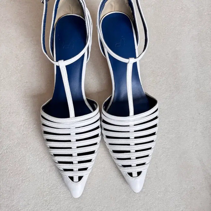 [BUNJANG] OHSHOEDESIGNS Leather White Strap Heels / 새상품 디자이너슈즈 OHSHOEDESIGNS 가죽화이트 스트랩 힐(4,5