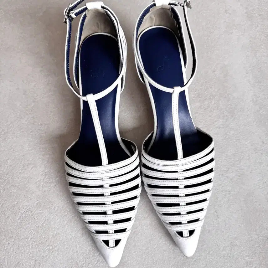 [BUNJANG] OHSHOEDESIGNS Leather White Strap Heels / 새상품 디자이너슈즈 OHSHOEDESIGNS 가죽화이트 스트랩 힐(4,5
