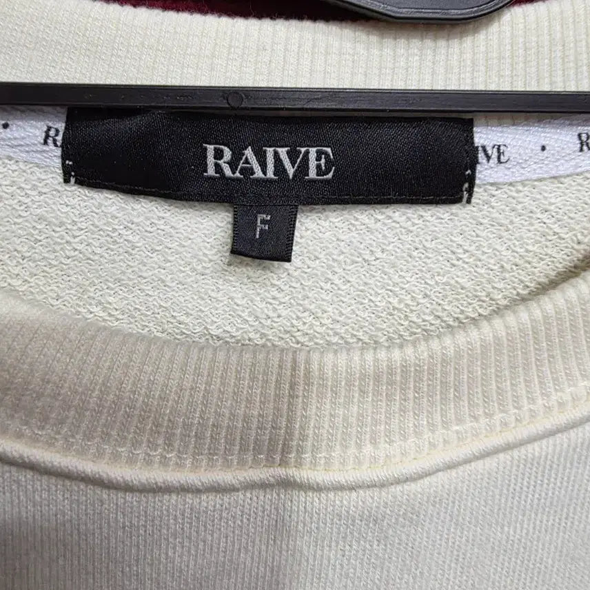 [BUNJANG] RAIVE STUDIO Ivory Sweatshirt / RAIVE STUDIO 아이보리 맨투맨 티셔츠